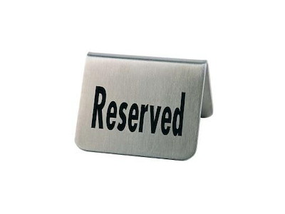 Bordskilt RESERVED Rustfri stål/Sort skrift
